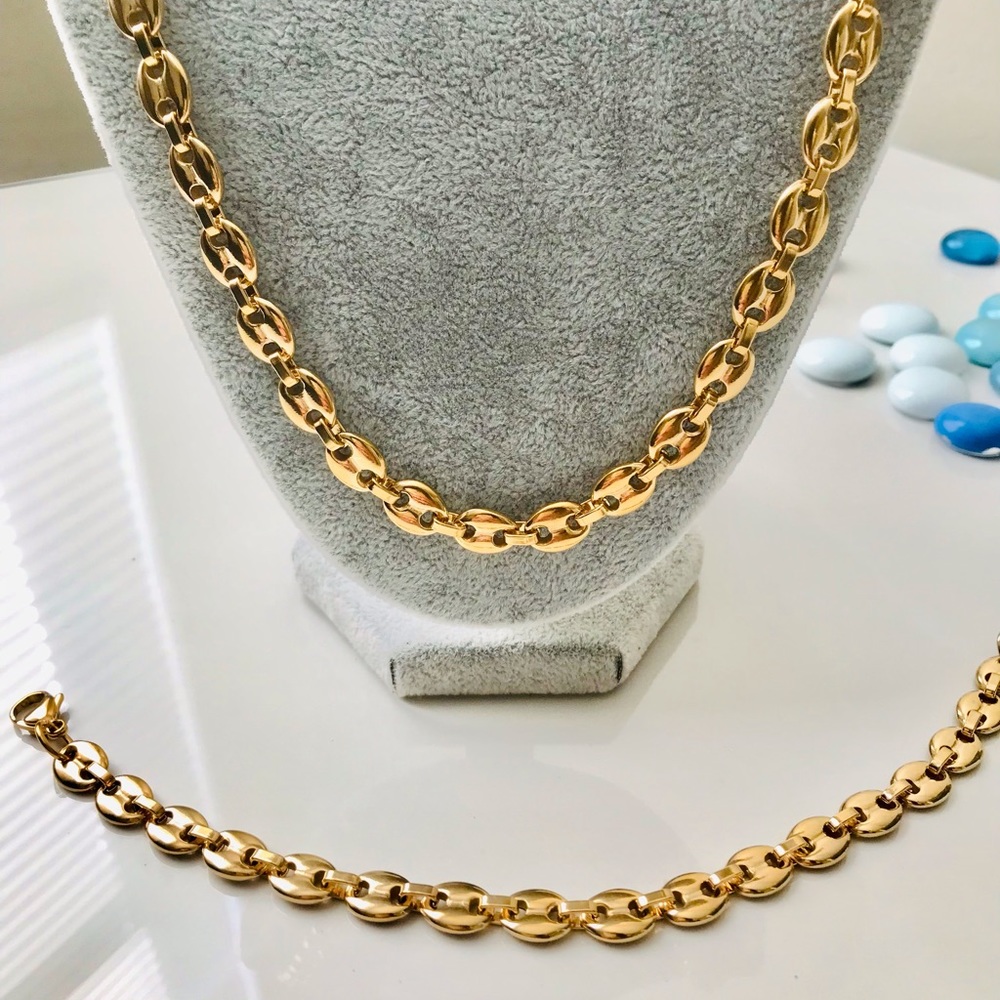 Trendy necklace and bracelet set
